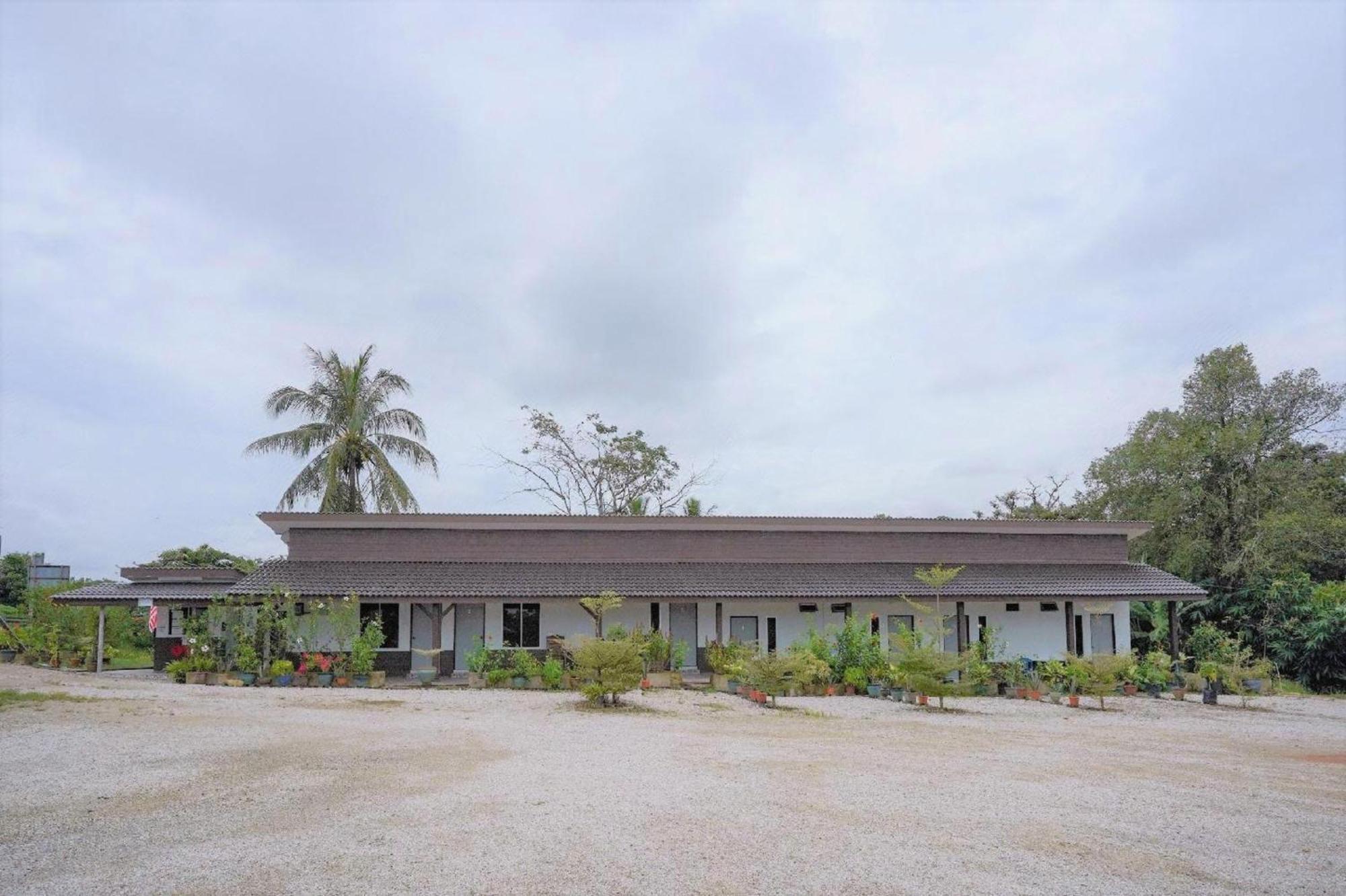 Capital O 90168 Serambi Pelangi Chalet チャンルーン エクステリア 写真